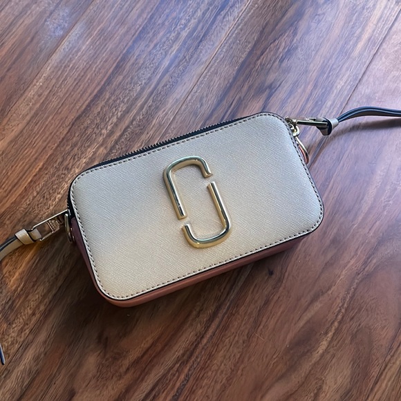 Marc Jacobs Handbags - Marc Jacobs Snapshot Bag